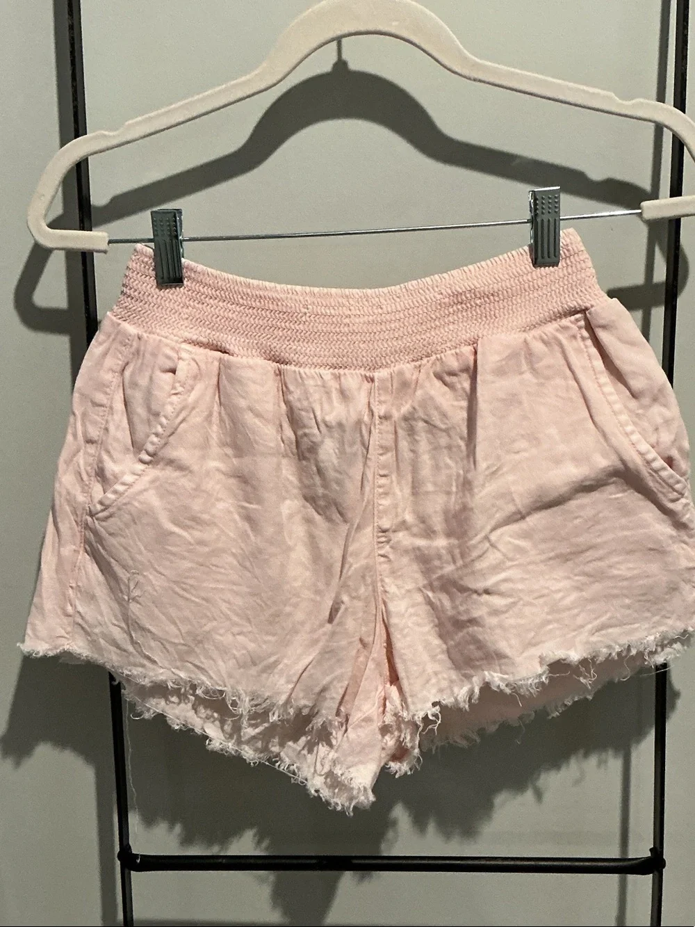 Women's American Eagle Light Pink Frayed Hem Linen Blend Shorts